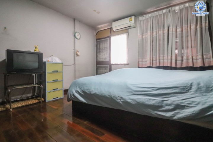 *****ทาวน์เฮ้าส์มือสองย่านนนทบุรี ม.ซอยเรวดี51 ติวานนท์-เลี่ยงเมืองนนท์ บนเนื้อที่ 16 ตร.ว. ฟังก์ชัน 2 ห้องนอน 2 ห้องน้ำ บ้านพร้อมเข้าอยู่ แถมฟรี! 1 เครื่องปรับอากาศ 2 เครื่องทำน้ำอุ่น 1 เครื่องดูดควัน เพียง 5 นาทีก็ถึงรถไฟฟ้าสายสีม่วง "สถานีศูนย์ราชการนนทบุรี" และ "สถานีบางกระสอ" ใกล้ทางด่วน "งามวงศ์วาน" จองด่วน!